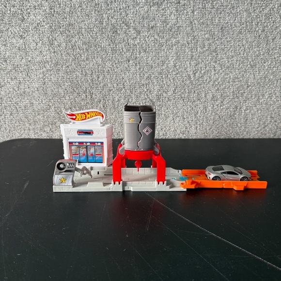 Hot Wheels | Toys | Hot Wheels City Blaze Blast Exploding Fuel Tank ...